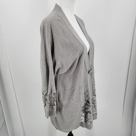 Susan Graver Cardigan Womens XL Gray Mesh Botanical Cutout One Button Snap - Picture 4 of 11